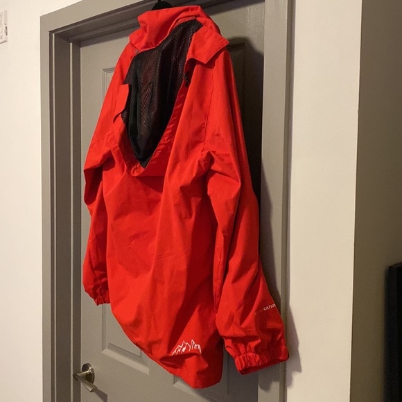 Lightweight jacket w hood - Picture 3 of 4